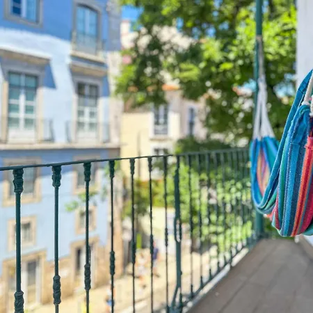 Sunny Balcony In Historic | Homeful Homes * Лиссабон