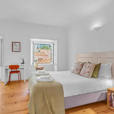 Sunny Balcony In Historic | Homeful Homes Апартаменты Лиссабон